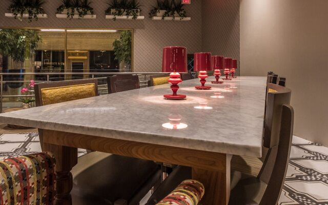 1 BR & 2 BR Apt in Central Business District by Frontdesk