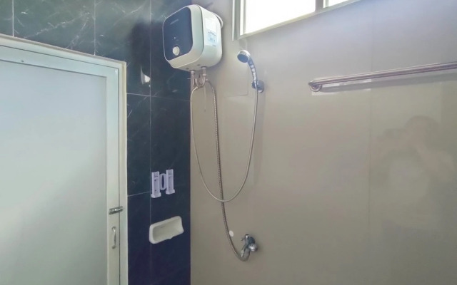 RedDoorz Syariah near Stasiun Wates