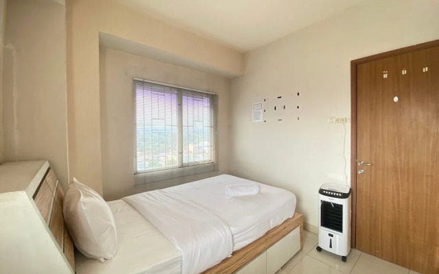 Cozy 2Br At Pinewood Apartment