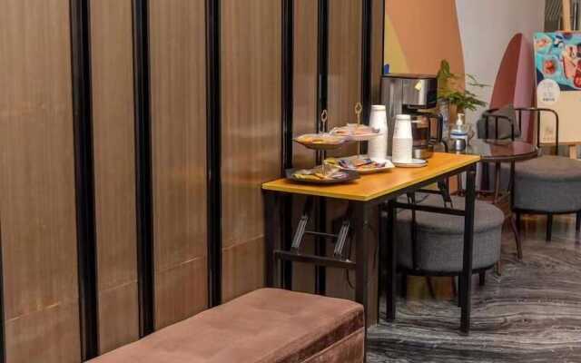 CHEERMAY HOTELS (Guangzhou Pazhou Exhibition Center Chigang Metro Station)