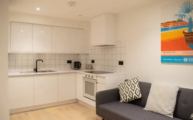Sunny 1 Bedroom Apartment In Fun Neighbourhood