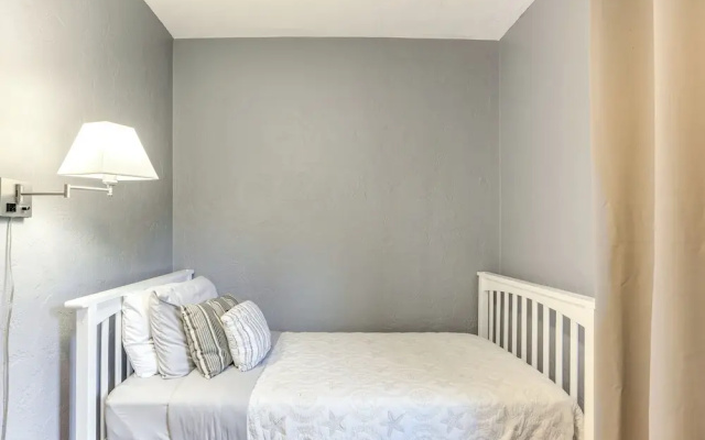 Cozy Gainesville Home ~ 1 Mi to University!