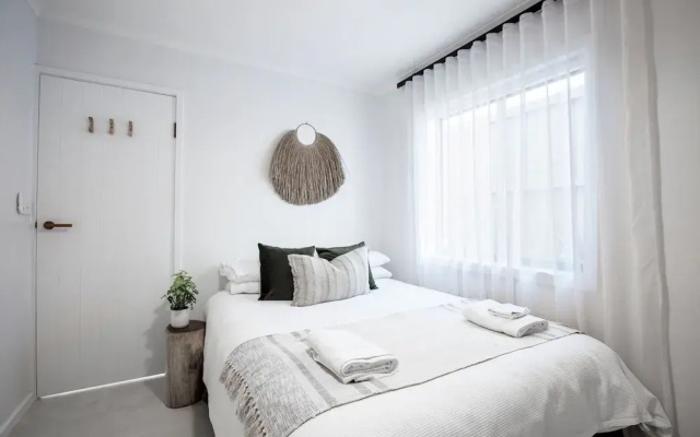 Coastal 2-bed Apartment With Courtyard