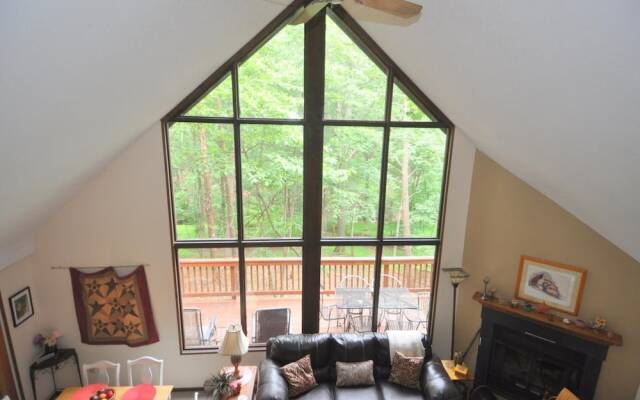 Fox Hollow - Cozy Den With a Hot Tub