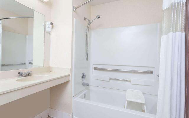 American Inn and Suites Dundee