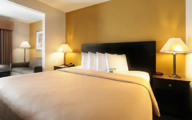 Best Western Gurnee And Suites