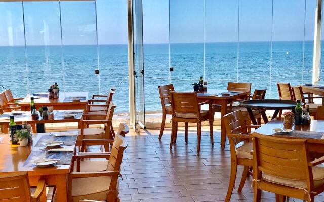 MI CAPRICHO B17 Beachfront Apartment