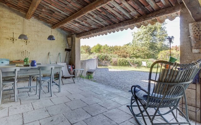 Rustic Cottage in Oppede With Shared Pool