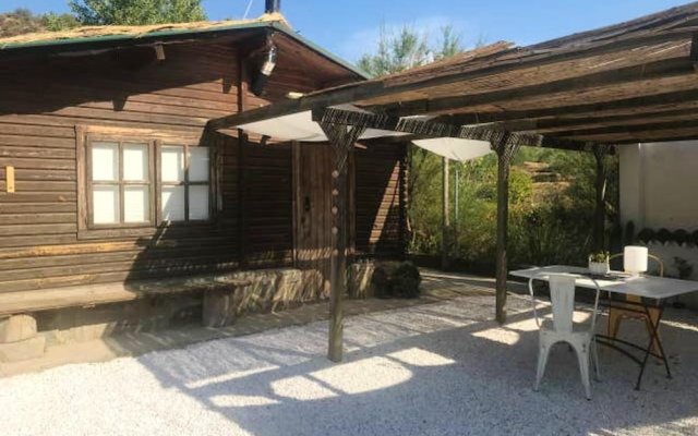 Bungalow With one Bedroom in Madrigueras, With Private Pool, Enclosed Garden and Wifi