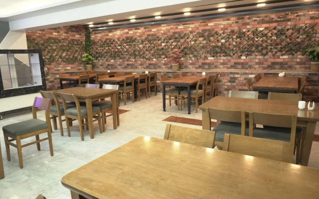Mojo Otel Alsancak