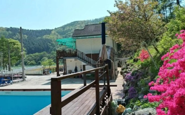 Hongcheon Bandi's Herb Pension