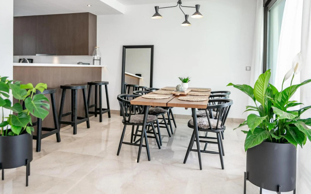 GG- Modern townhouse, families & couples only