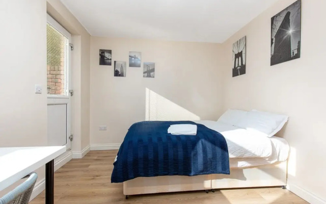 Saltwell Street - Deluxe Guest Room 4