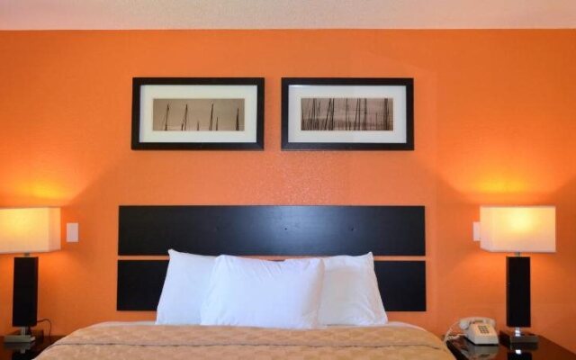 Enfirld Inn and Suites Bradley Airport