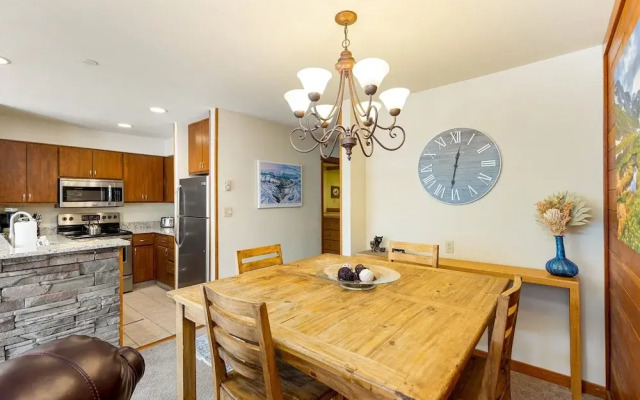 1483 Lakeside 1 Bedroom Condo
