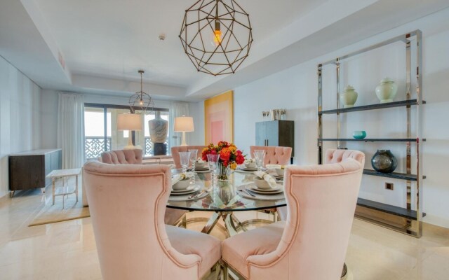 Luxury Palm Property w Beach Sea View