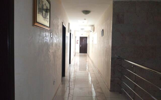 Danest Hotel And Suites