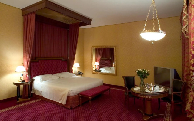 Maxim Hotel