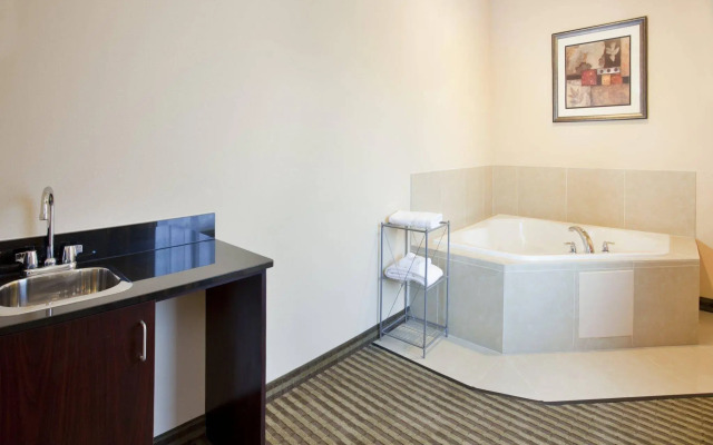 Holiday Inn Express & Suites Guthrie North Edmond by IHG