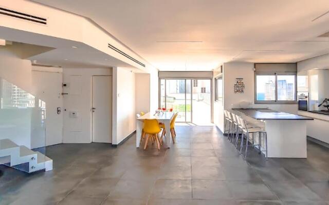 Unique 3 Bdr Penthouse Sea View Florentine #TL48