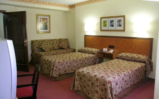 Hotel Sercotel Cuatro Postes