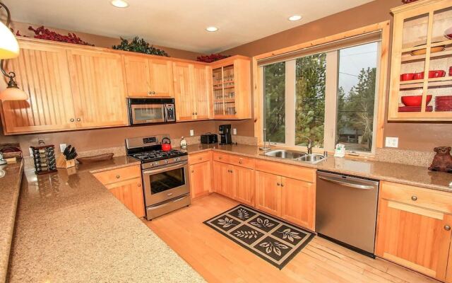 Snow Summit Chalet 1086 by RedAwning