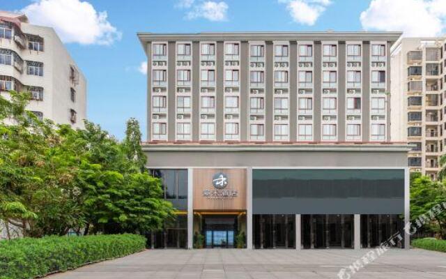 Zhanghe Hotel (Haikou Xiuying Port West Bus Station)