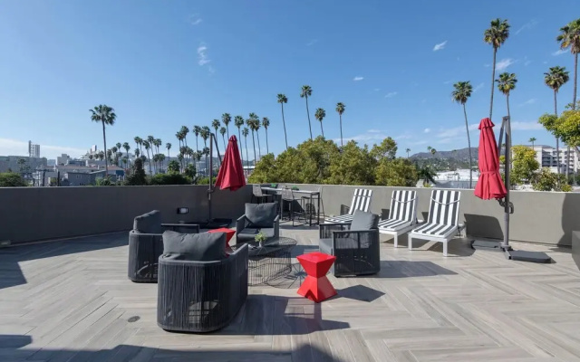 Hollywood Apartment Near Walk of Fame