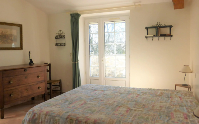 Charming Stone House With Terrace and Garden, Lussan