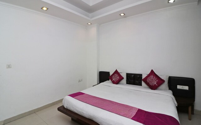 Hotel Crown Palace By OYO Rooms