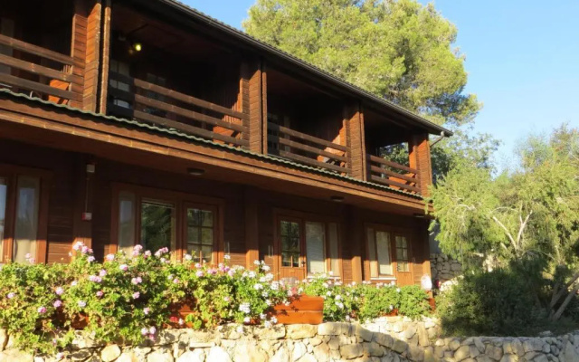 Logos hotel in Yad Hashmona