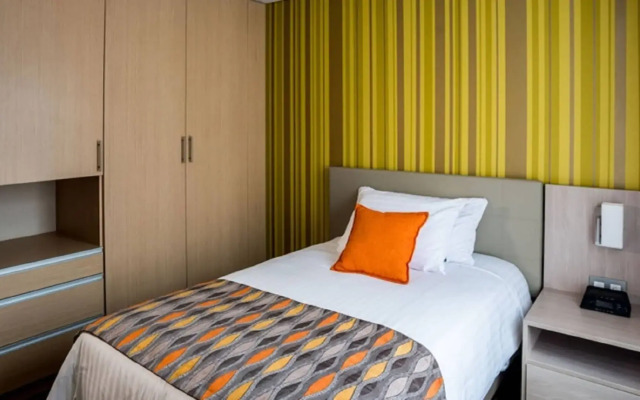 Hotel Plaza Suites