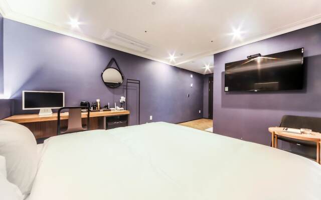 Brown-Dot Hotel Beomcheon