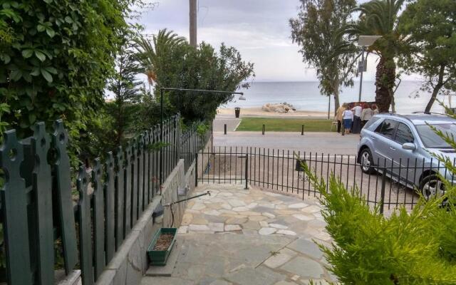 Cute Maisonette No2 on coastal sidewalk