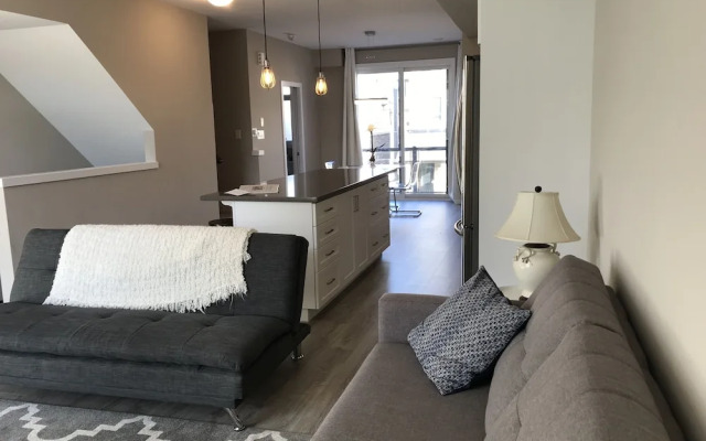 Executive Lakeview Town Home