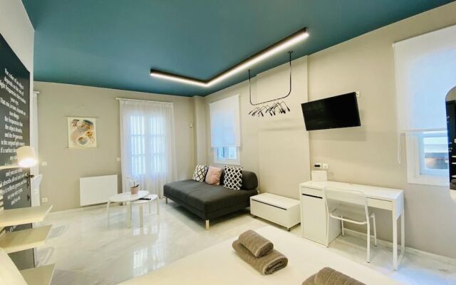 Central Syntagma Square Studio in Athens - Shell