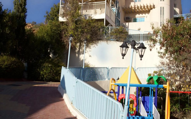 Seven Garden Alhada Suites