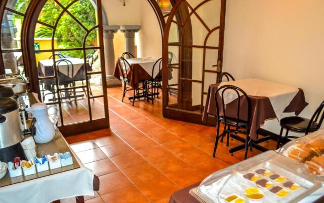 Hotel Colonial