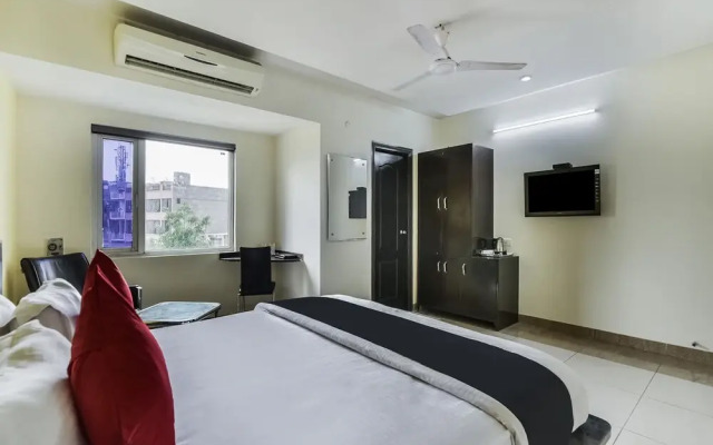 Capital O 38083 Grand Metro Hotel