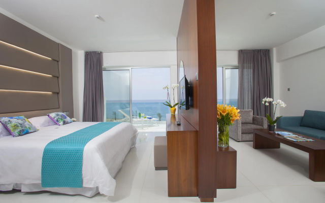 King Evelthon Beach Hotel & Resort - Image 3