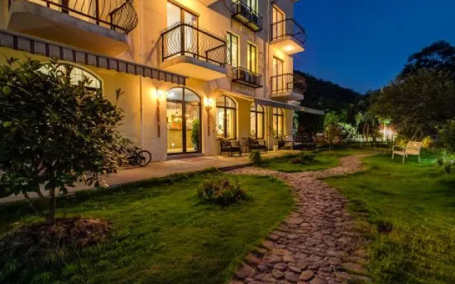 Zhuji Fengqing Hostel