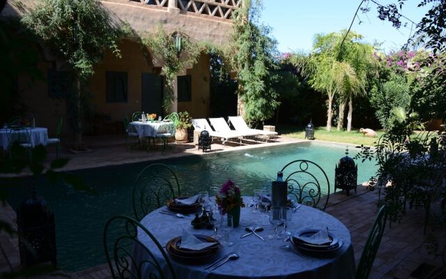 Riad Ain Khadra Khadra