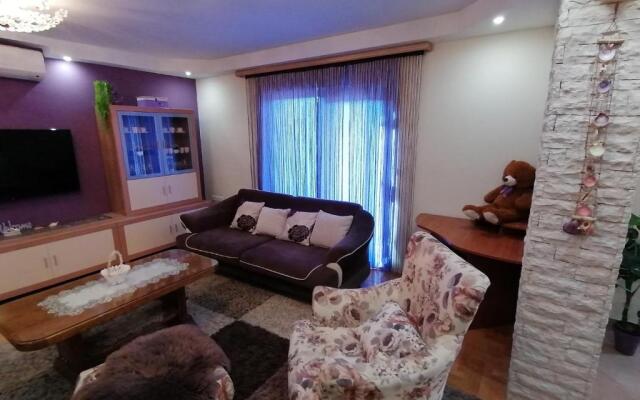 Holiday house Rončević 50 m from sea A1