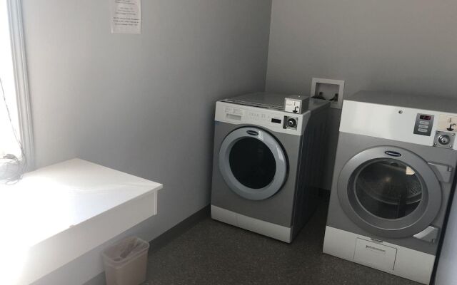 R & R Lakeview in Hardisty