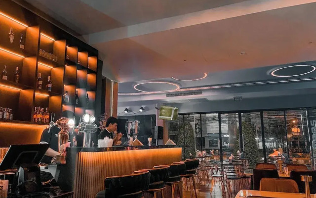 35 Bow Hotel