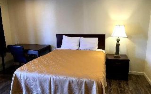 Whistling Pines - Daily & Extended Stay, Elizabeth City