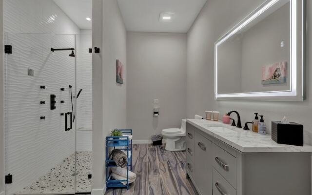 The Bentley Hotel - Sinatra Room - Hill Country View