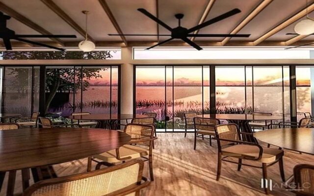 Cristalino Lagoon Front Hotel Restaurant & SPA