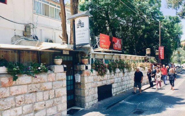 The Colony Hotel