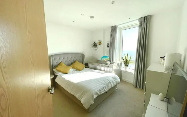 Stylish 1-Bedroom Apt with Stunning London Views